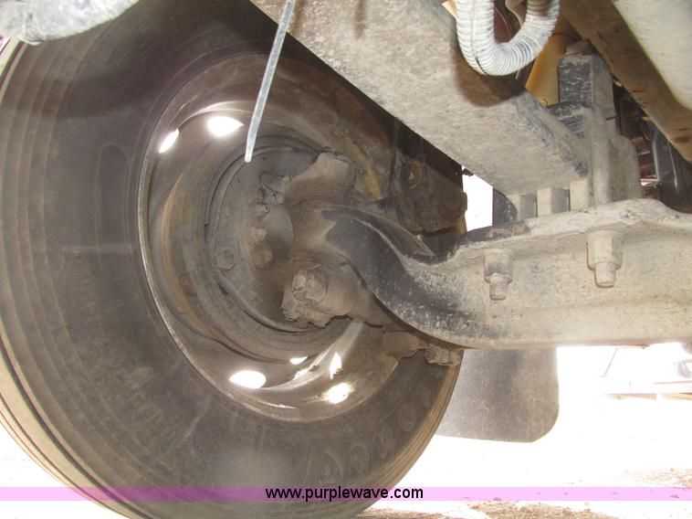 image for item H4726 1999 Peterbilt 379 semi truck