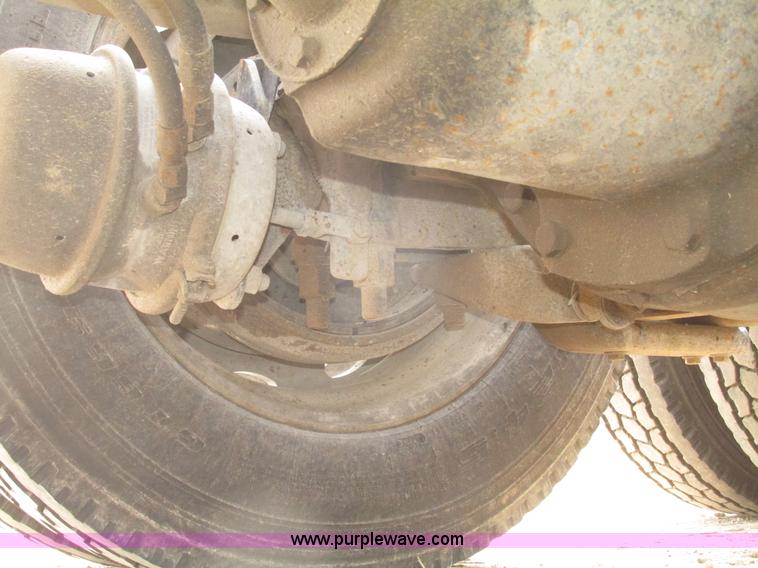 image for item H4726 1999 Peterbilt 379 semi truck