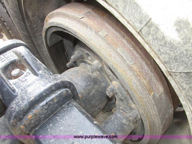 image for item H4726 1999 Peterbilt 379 semi truck