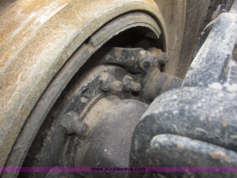 image for item H4726 1999 Peterbilt 379 semi truck