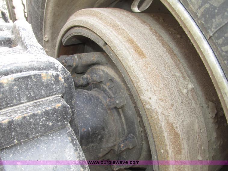 image for item H4726 1999 Peterbilt 379 semi truck