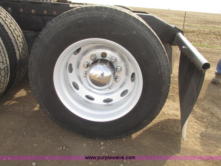 image for item H4726 1999 Peterbilt 379 semi truck