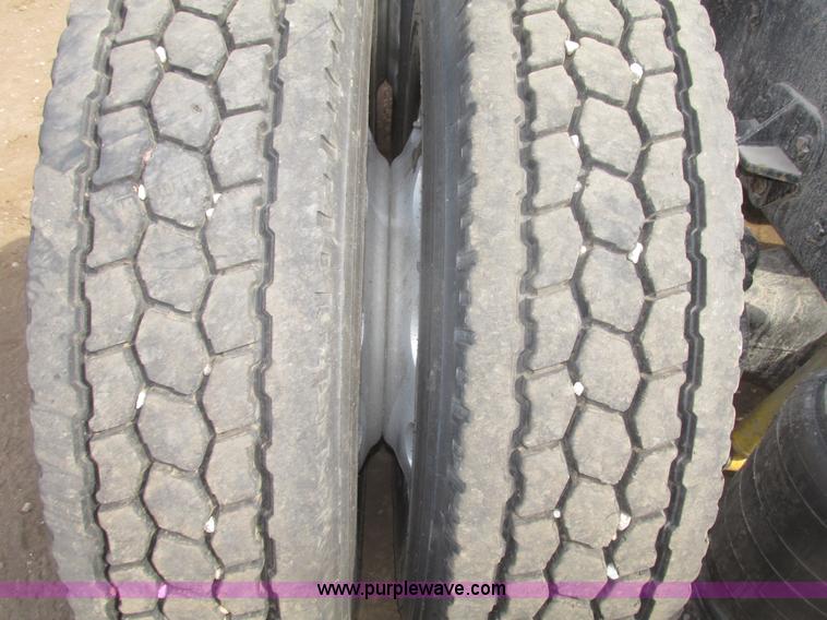 image for item H4726 1999 Peterbilt 379 semi truck