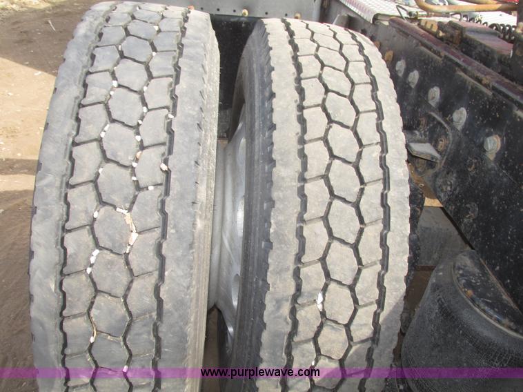 image for item H4726 1999 Peterbilt 379 semi truck