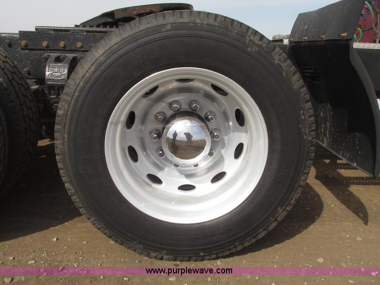 image for item H4726 1999 Peterbilt 379 semi truck