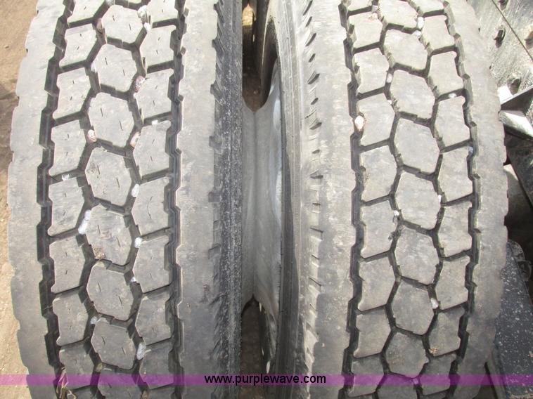 image for item H4726 1999 Peterbilt 379 semi truck