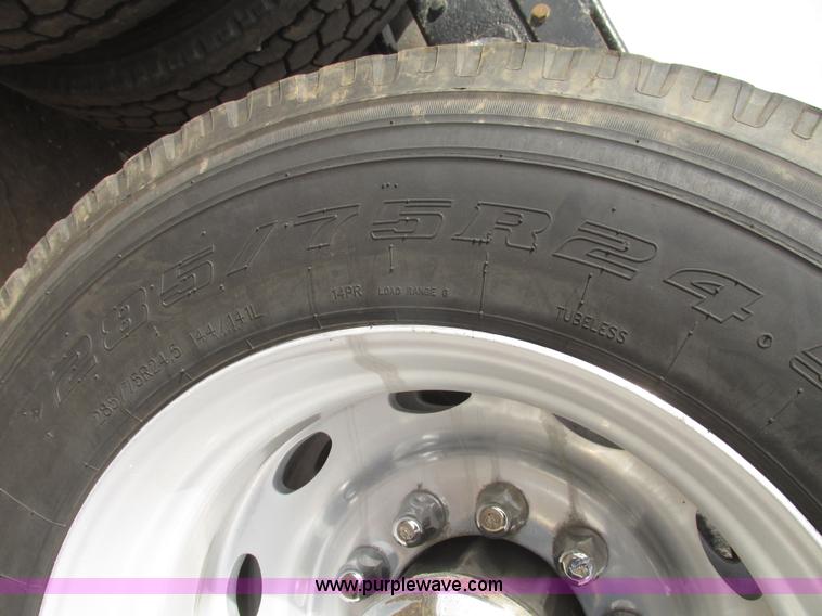 image for item H4726 1999 Peterbilt 379 semi truck