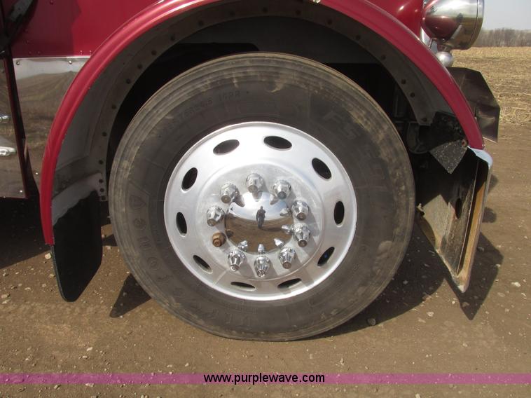 image for item H4726 1999 Peterbilt 379 semi truck