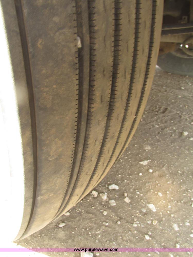 image for item H4726 1999 Peterbilt 379 semi truck