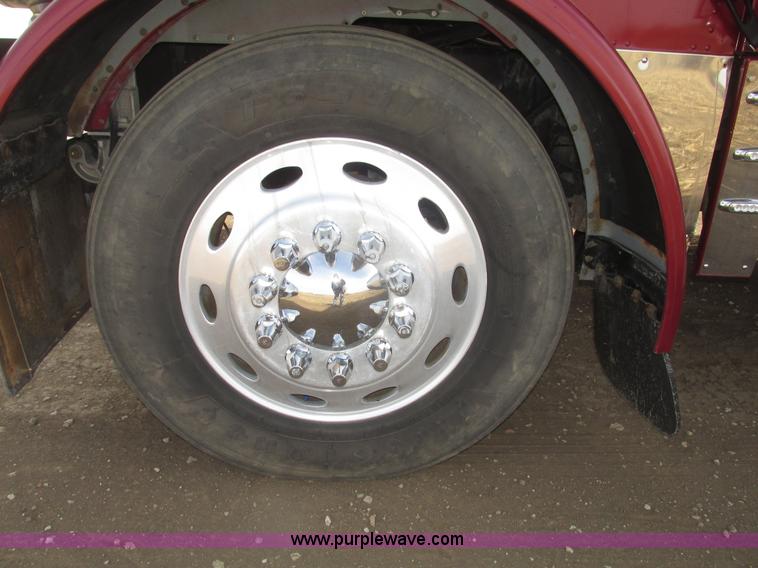 image for item H4726 1999 Peterbilt 379 semi truck