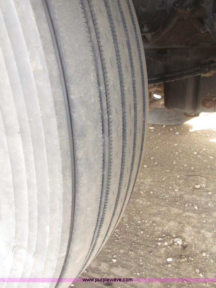 image for item H4726 1999 Peterbilt 379 semi truck