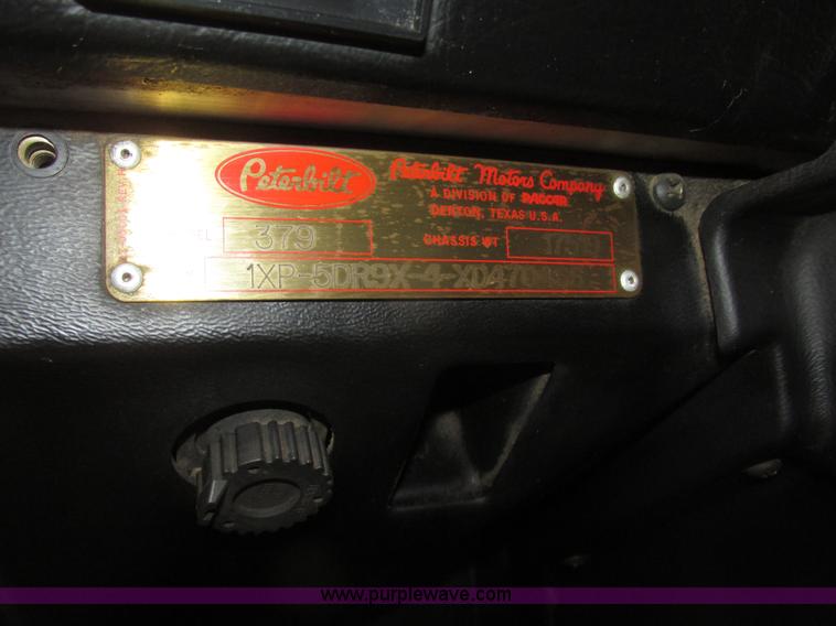 image for item H4726 1999 Peterbilt 379 semi truck