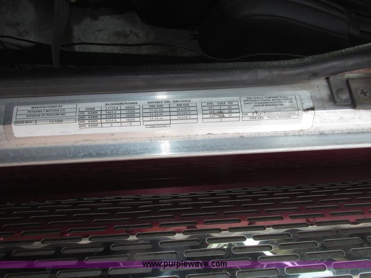 image for item H4726 1999 Peterbilt 379 semi truck