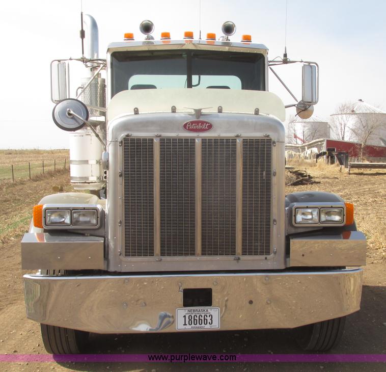 image for item H4727 2001 Peterbilt 378 semi truck