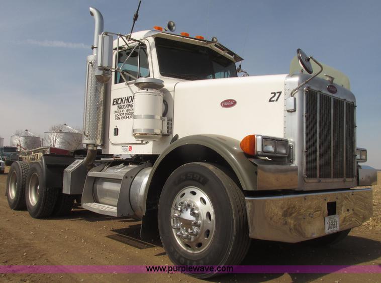 image for item H4727 2001 Peterbilt 378 semi truck