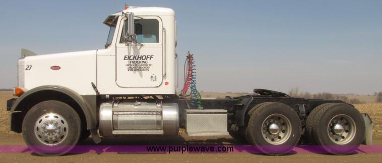 image for item H4727 2001 Peterbilt 378 semi truck