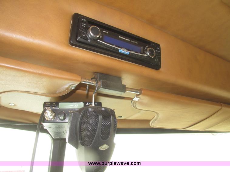 image for item H4727 2001 Peterbilt 378 semi truck