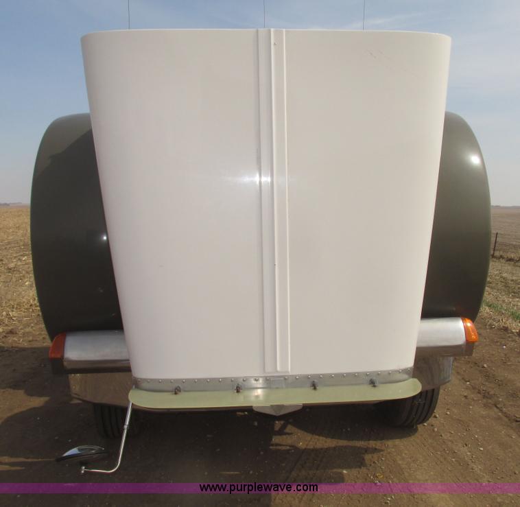 image for item H4727 2001 Peterbilt 378 semi truck