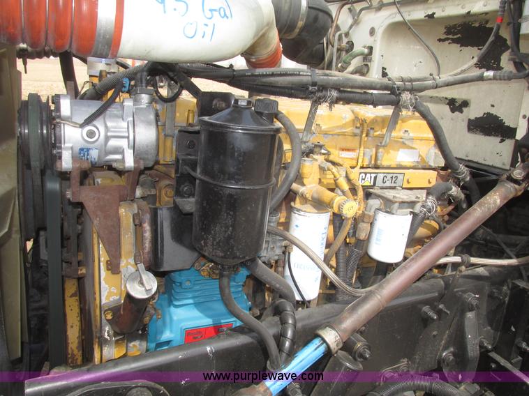 image for item H4727 2001 Peterbilt 378 semi truck