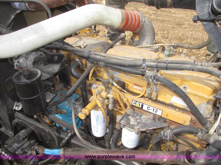 image for item H4727 2001 Peterbilt 378 semi truck