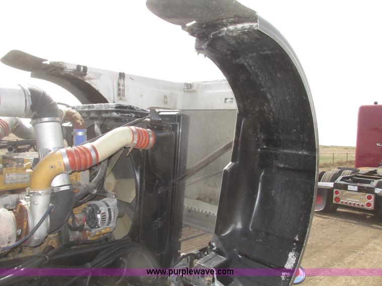 image for item H4727 2001 Peterbilt 378 semi truck