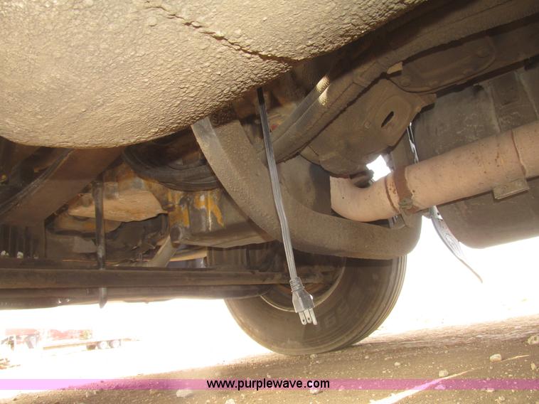 image for item H4727 2001 Peterbilt 378 semi truck