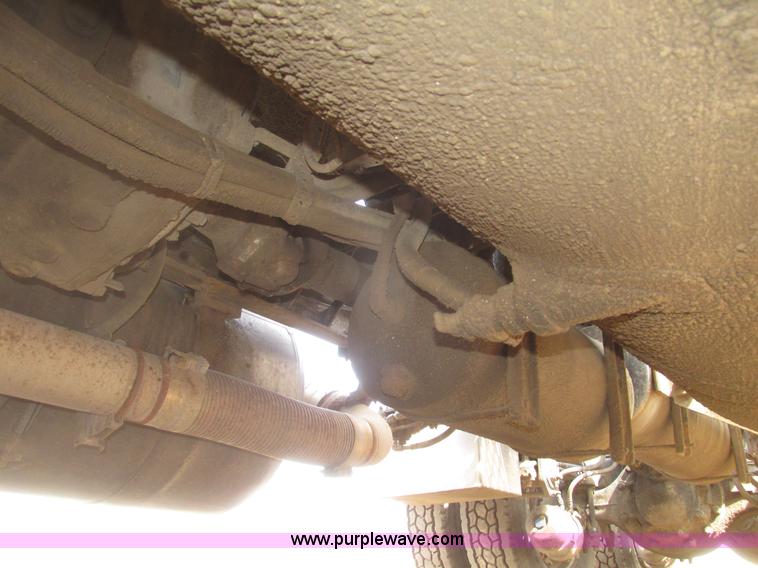 image for item H4727 2001 Peterbilt 378 semi truck