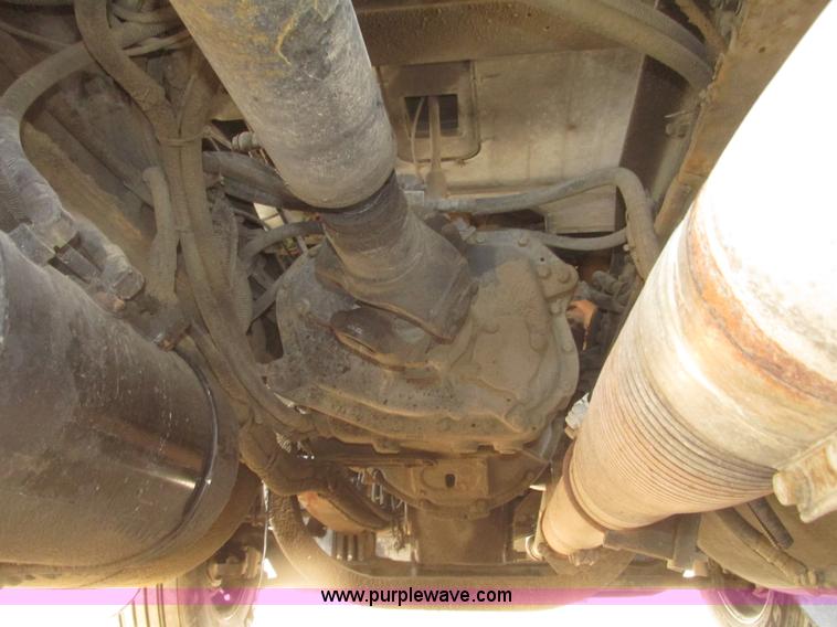 image for item H4727 2001 Peterbilt 378 semi truck