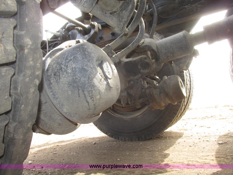 image for item H4727 2001 Peterbilt 378 semi truck