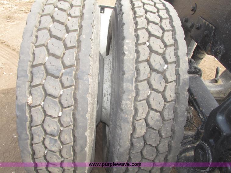 image for item H4727 2001 Peterbilt 378 semi truck