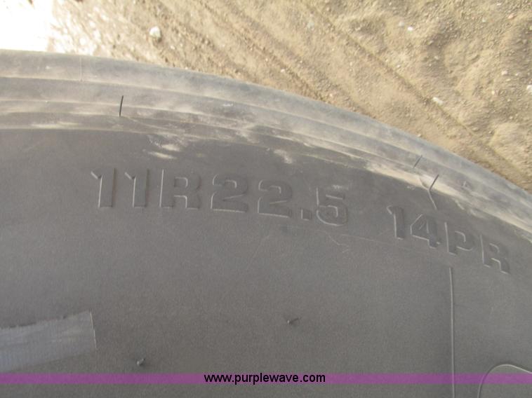 image for item H4727 2001 Peterbilt 378 semi truck