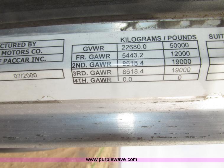 image for item H4727 2001 Peterbilt 378 semi truck