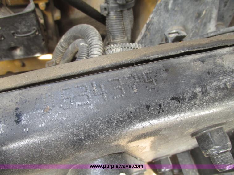 image for item H4727 2001 Peterbilt 378 semi truck