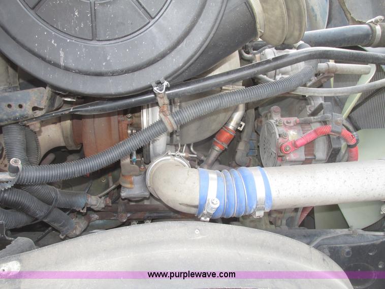 image for item H4734 2005 Freightliner Columbia semi truck