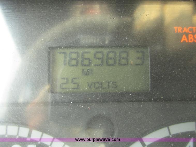 image for item H4734 2005 Freightliner Columbia semi truck