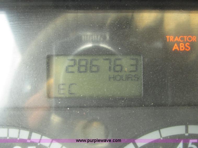 image for item H4734 2005 Freightliner Columbia semi truck