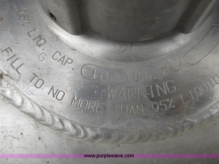 image for item H4734 2005 Freightliner Columbia semi truck