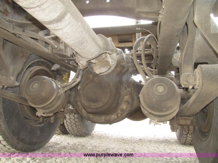 image for item H4734 2005 Freightliner Columbia semi truck