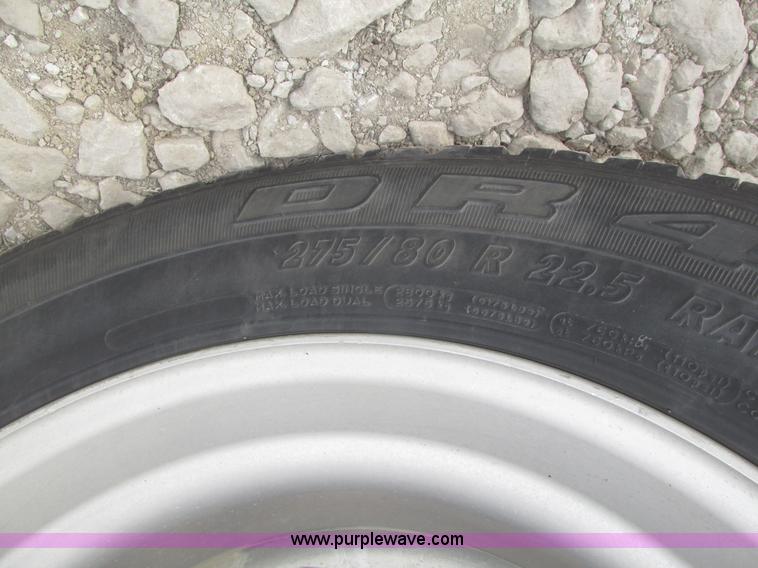 image for item H4734 2005 Freightliner Columbia semi truck