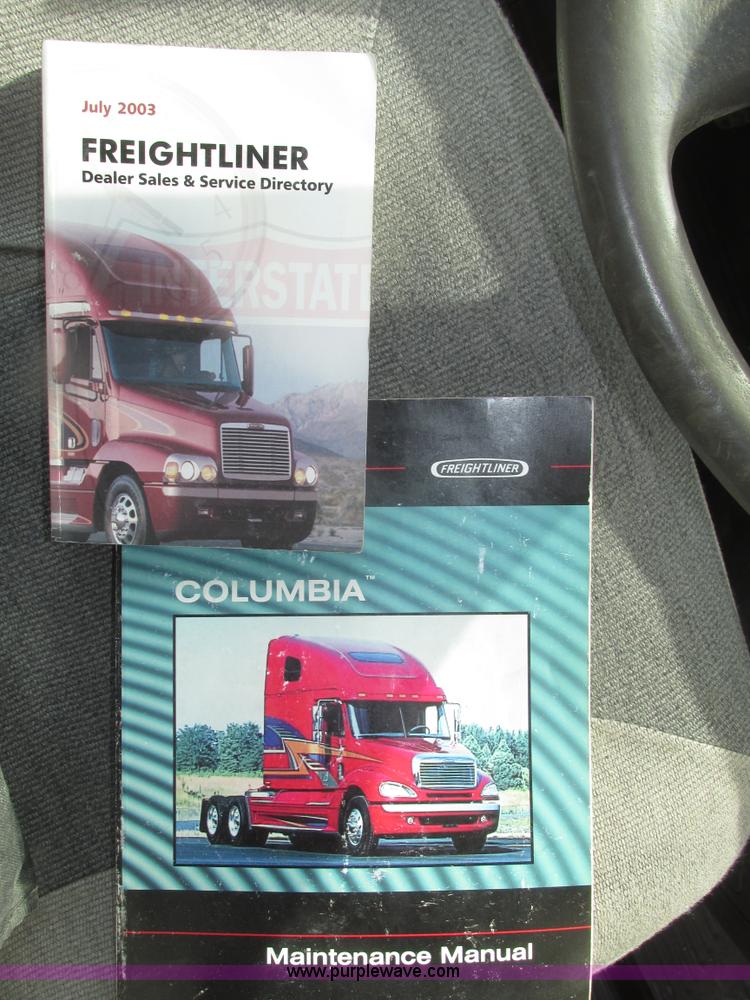 image for item H4734 2005 Freightliner Columbia semi truck