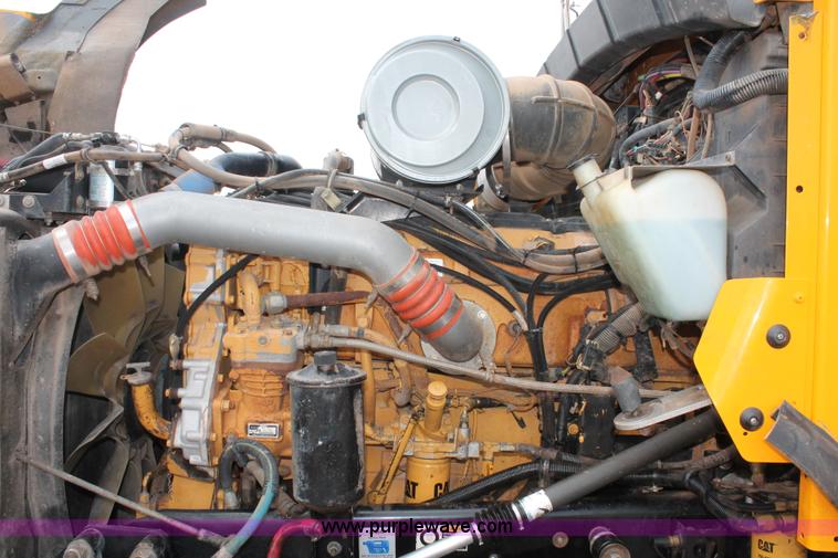 image for item H5865 2005 Kenworth T800 semi truck