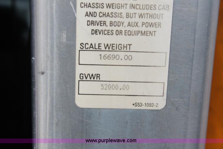 image for item H5865 2005 Kenworth T800 semi truck