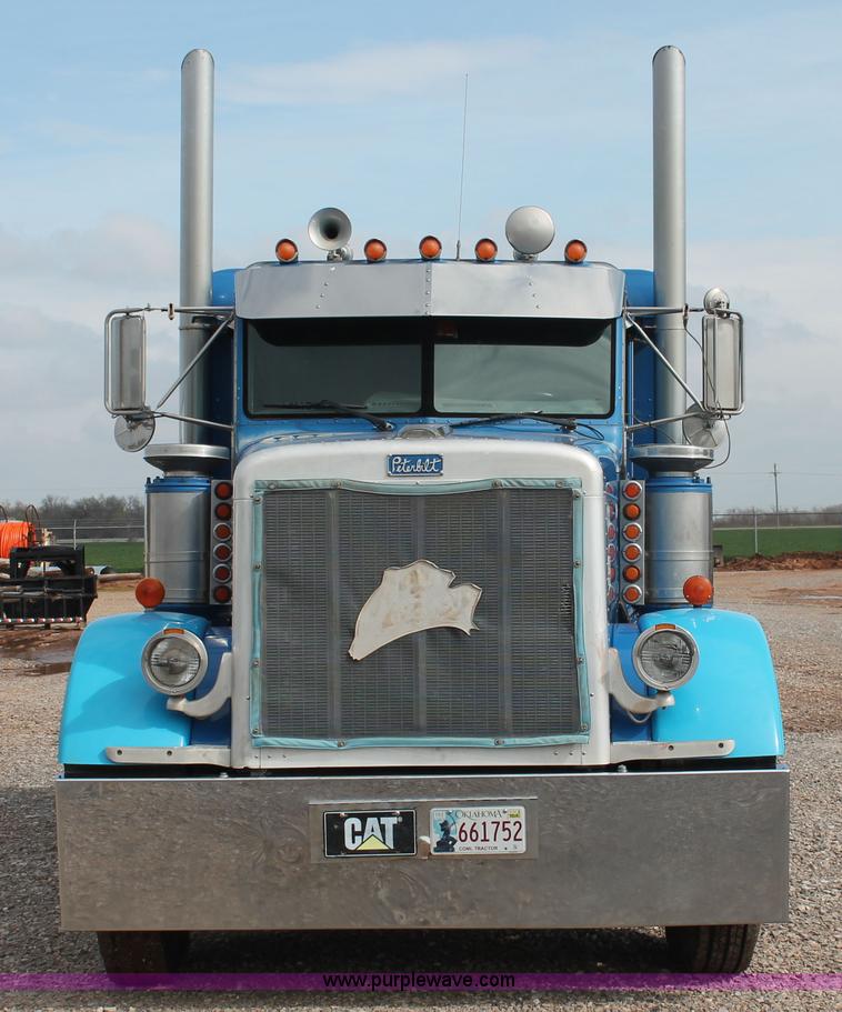 image for item H5866 1997 Peterbilt 379 semi truck