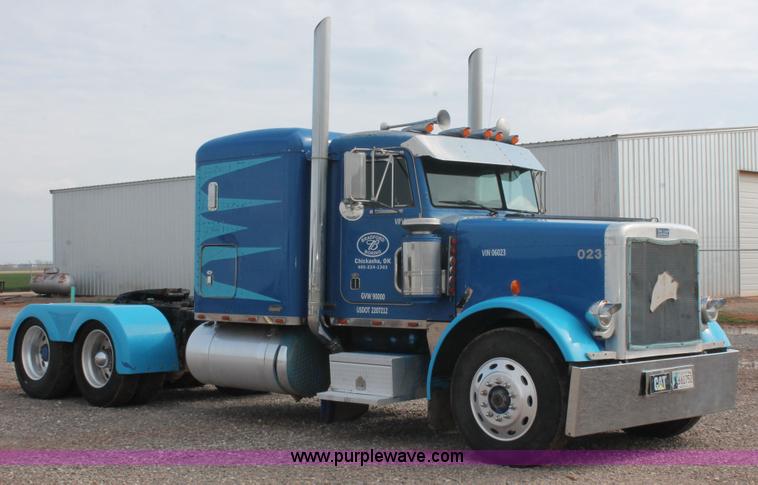 image for item H5866 1997 Peterbilt 379 semi truck