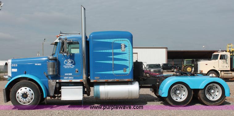 image for item H5866 1997 Peterbilt 379 semi truck