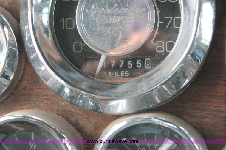 image for item H5866 1997 Peterbilt 379 semi truck