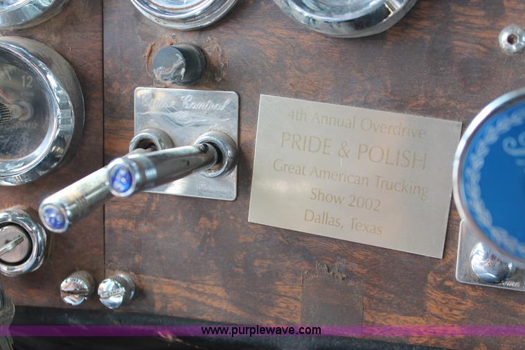 image for item H5866 1997 Peterbilt 379 semi truck