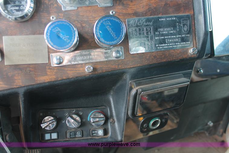 image for item H5866 1997 Peterbilt 379 semi truck