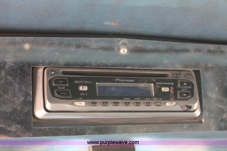 image for item H5866 1997 Peterbilt 379 semi truck