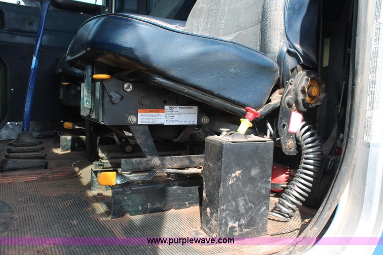 image for item H5866 1997 Peterbilt 379 semi truck